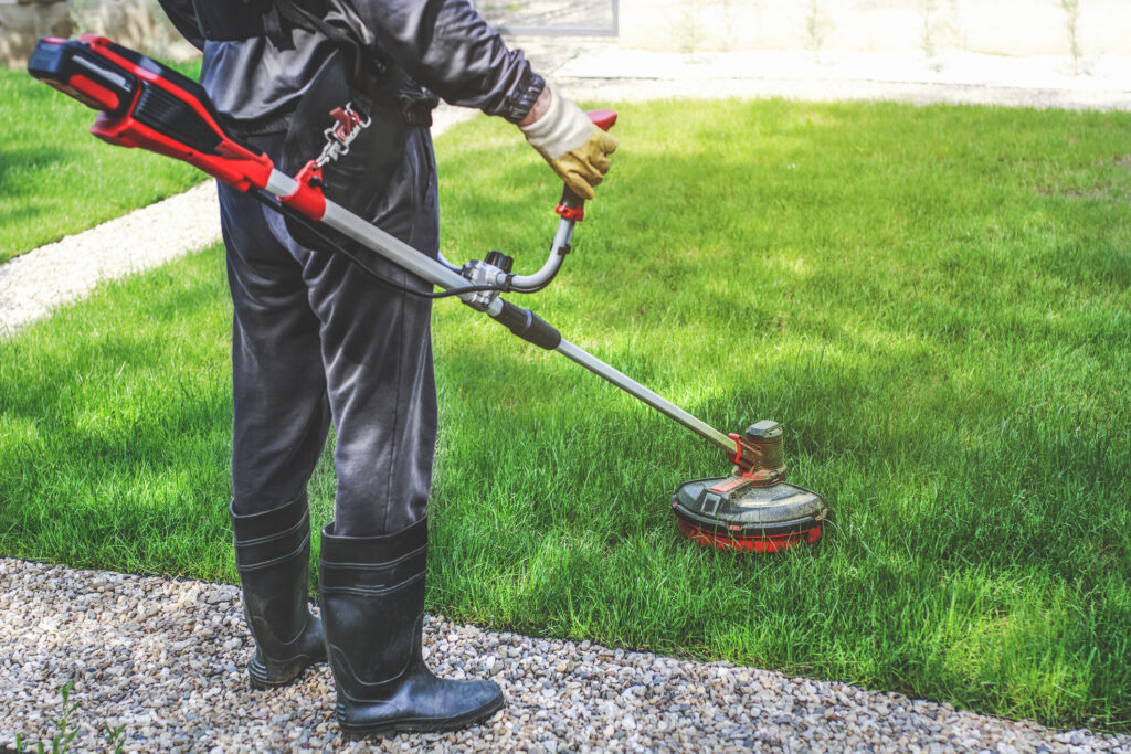 Lawn care service at Orono Excelsior Wayzata Minnetrista Deephaven Minnetonka Chanhassen MN